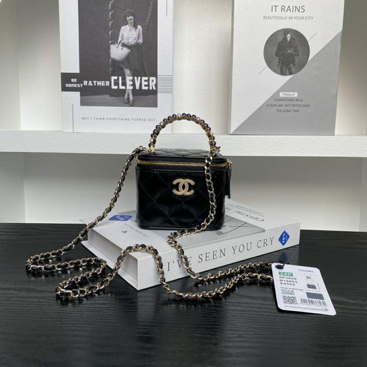 Picture of Chanel Handbags _SKUfw239862058fw